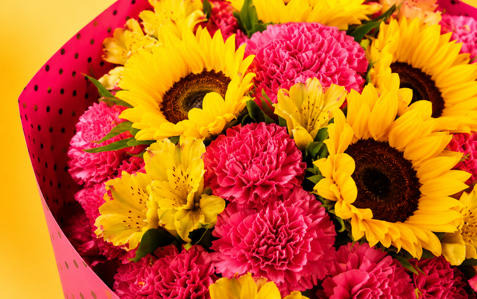 Ramo de 4 Girasoles y 25 Claveles