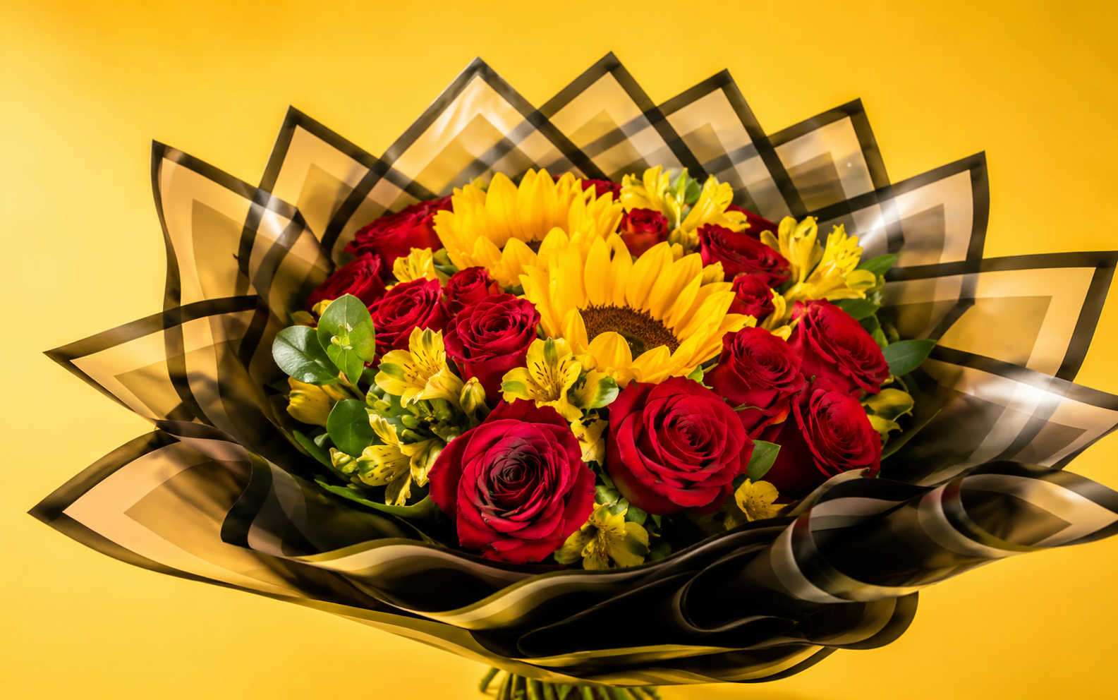 Ramo con Girasol Central y 24 Rosas