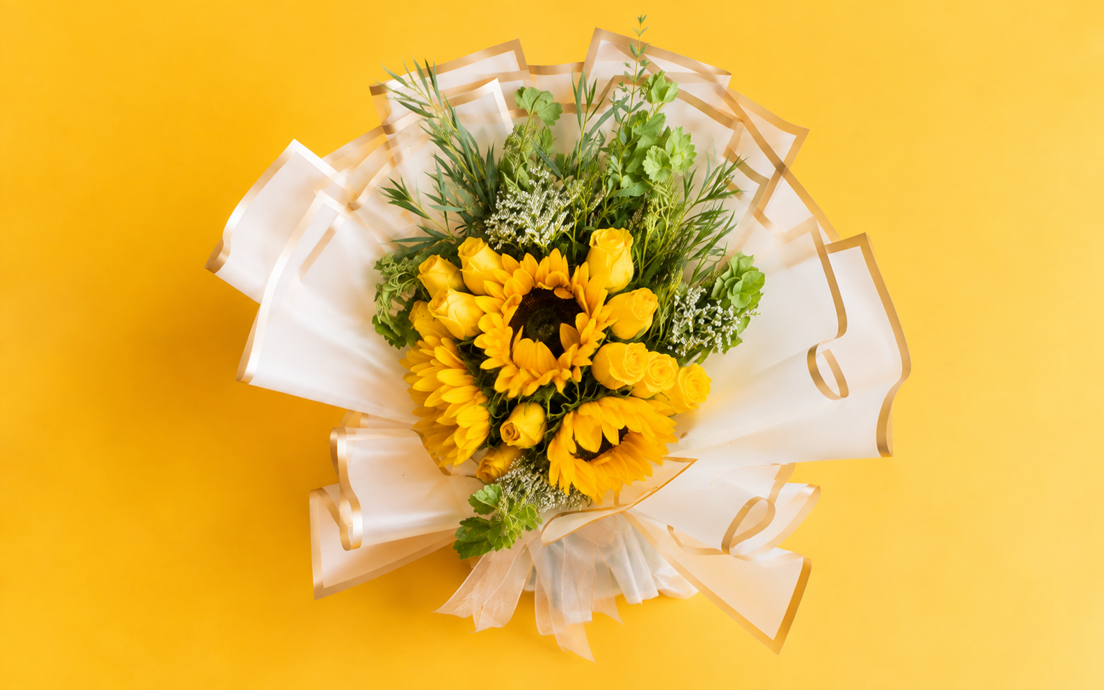 Ramo de 12 Rosas con 3 Girasoles