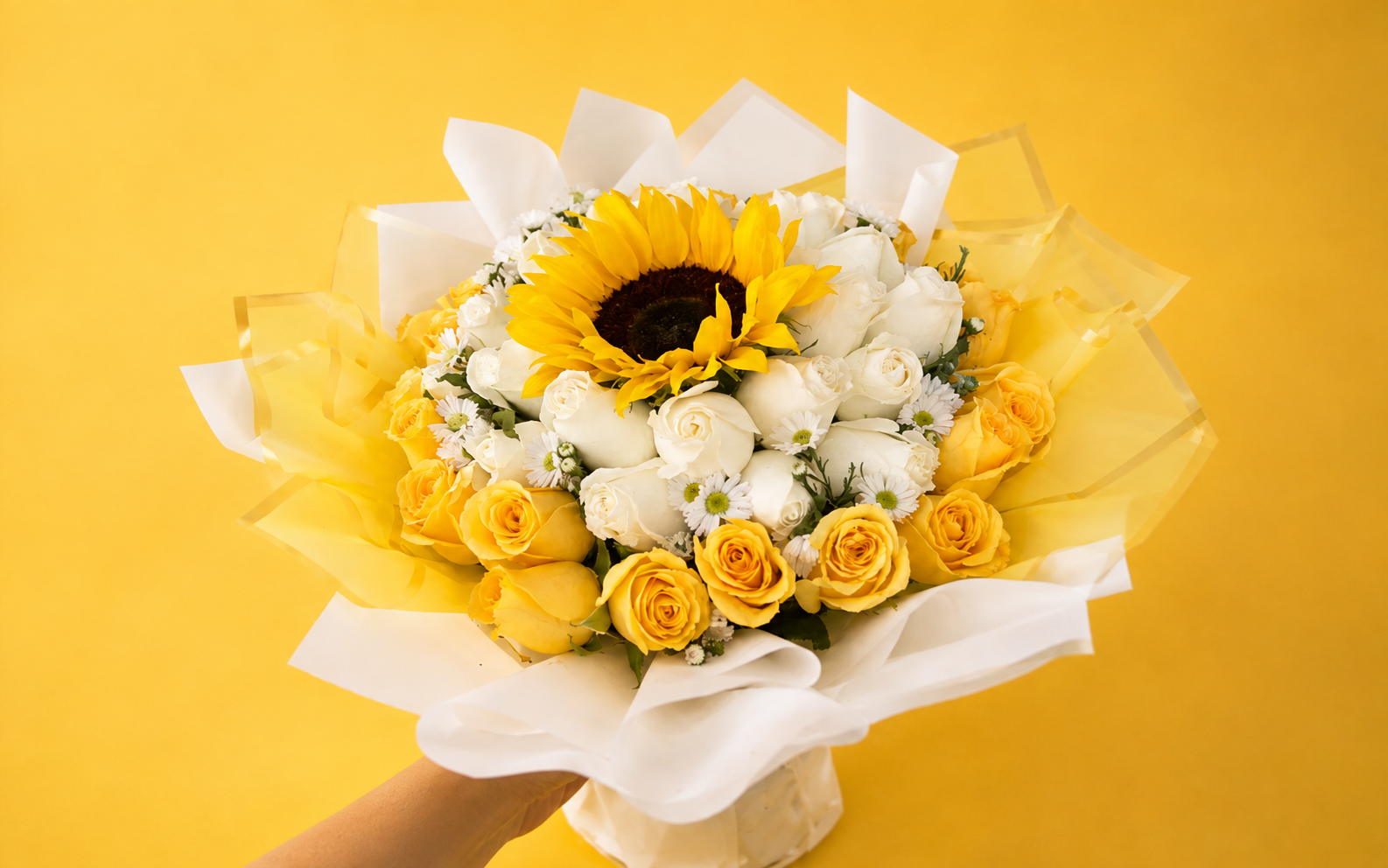 Ramo de 48 Rosas con 1 girasol