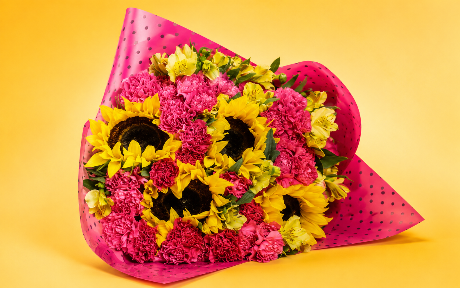 Ramo de 4 Girasoles y 25 Claveles