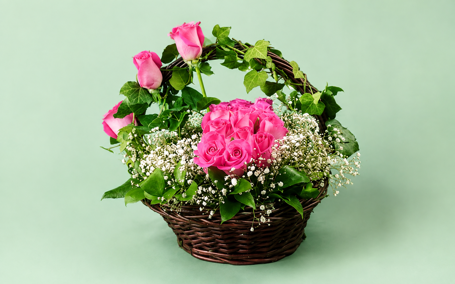 Canasta con 48 Rosas
