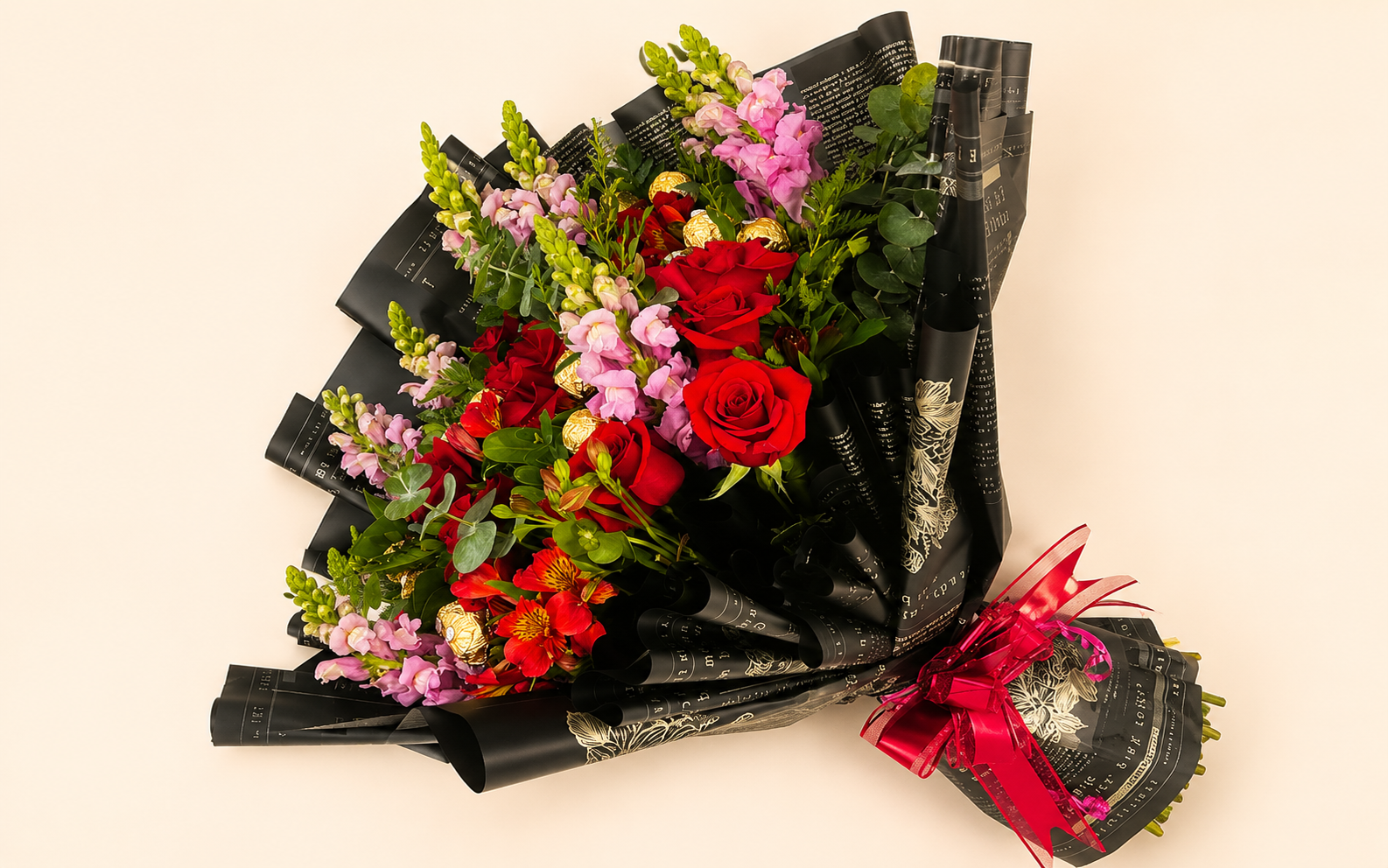 RAMO DE 12 ROSAS Y FLORES FERRERO