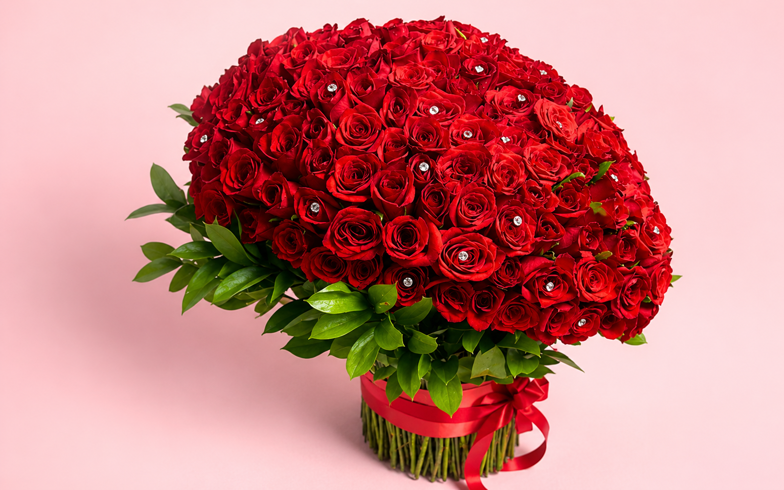 CORAZON DE 200 ROSAS EN PEDESTAL