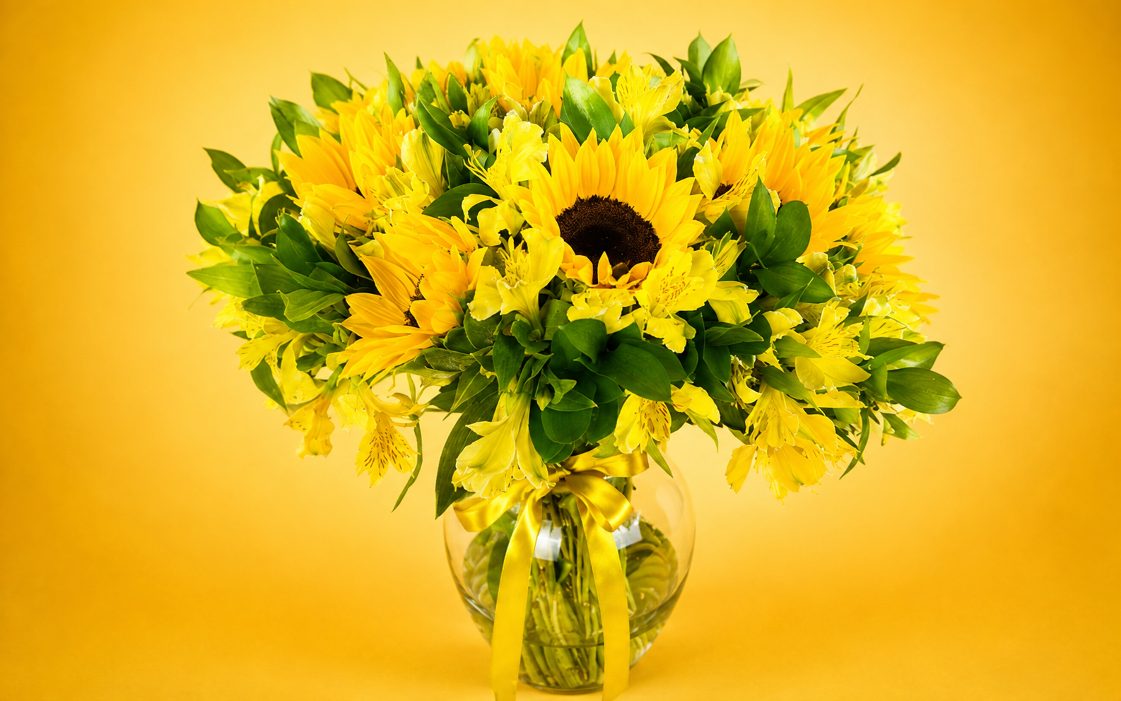 10 Girasoles y alstroemelia