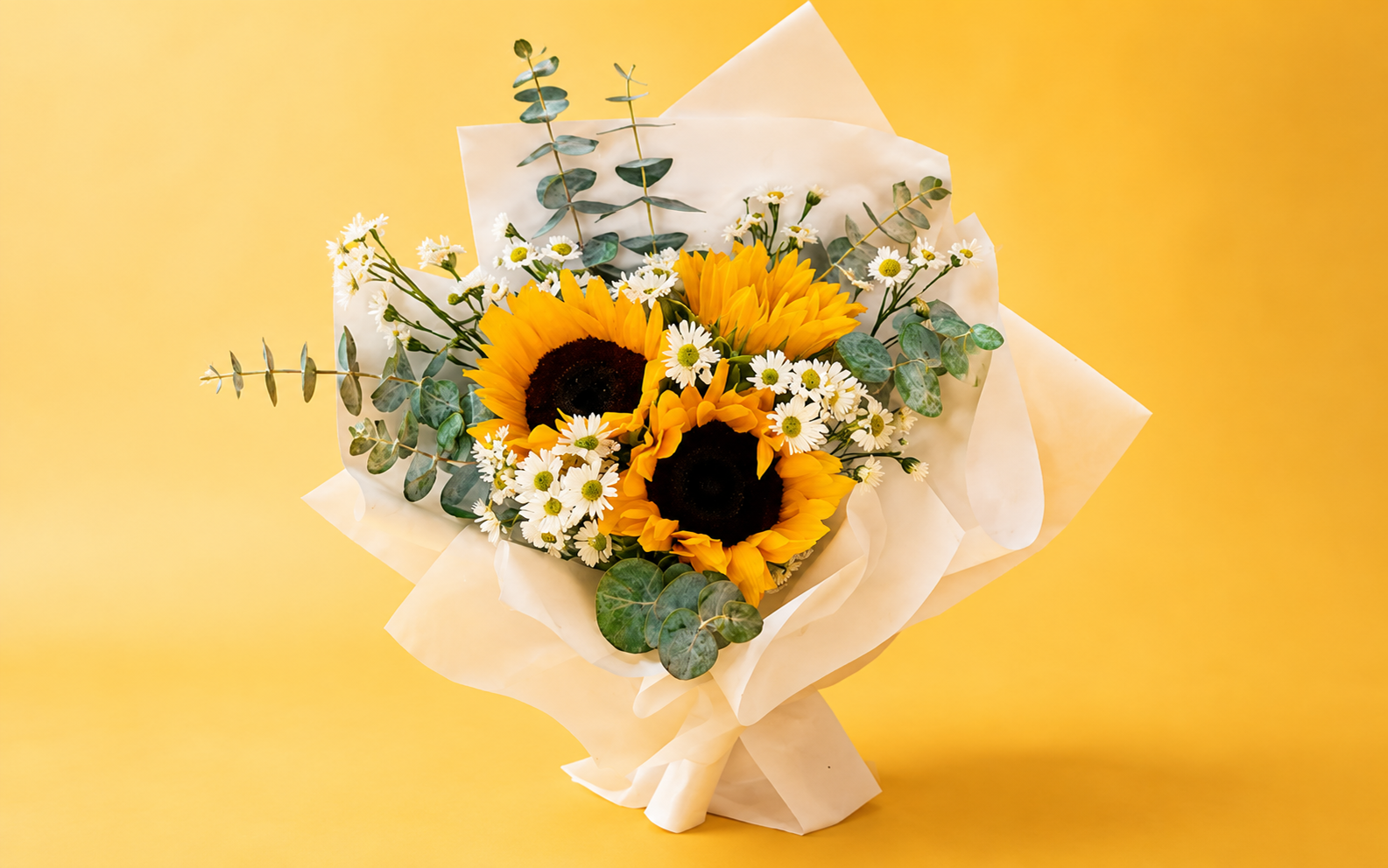 Ramo con 3 Girasoles y Manzanilla