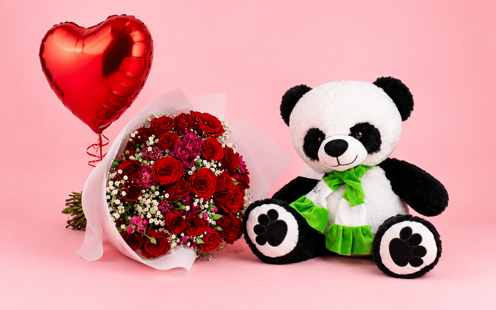 Bouquet 24 Rosas con Follaje, Peluche Panda y Globo Corazón
