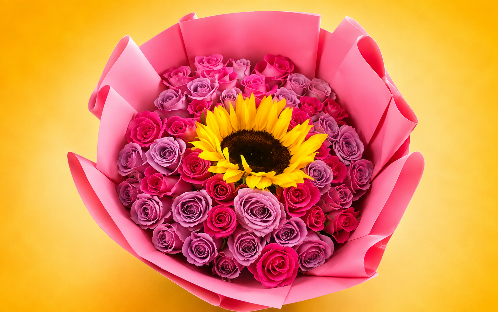 Bouquet de 50 Rosas Combinadas y 1 Girasol.