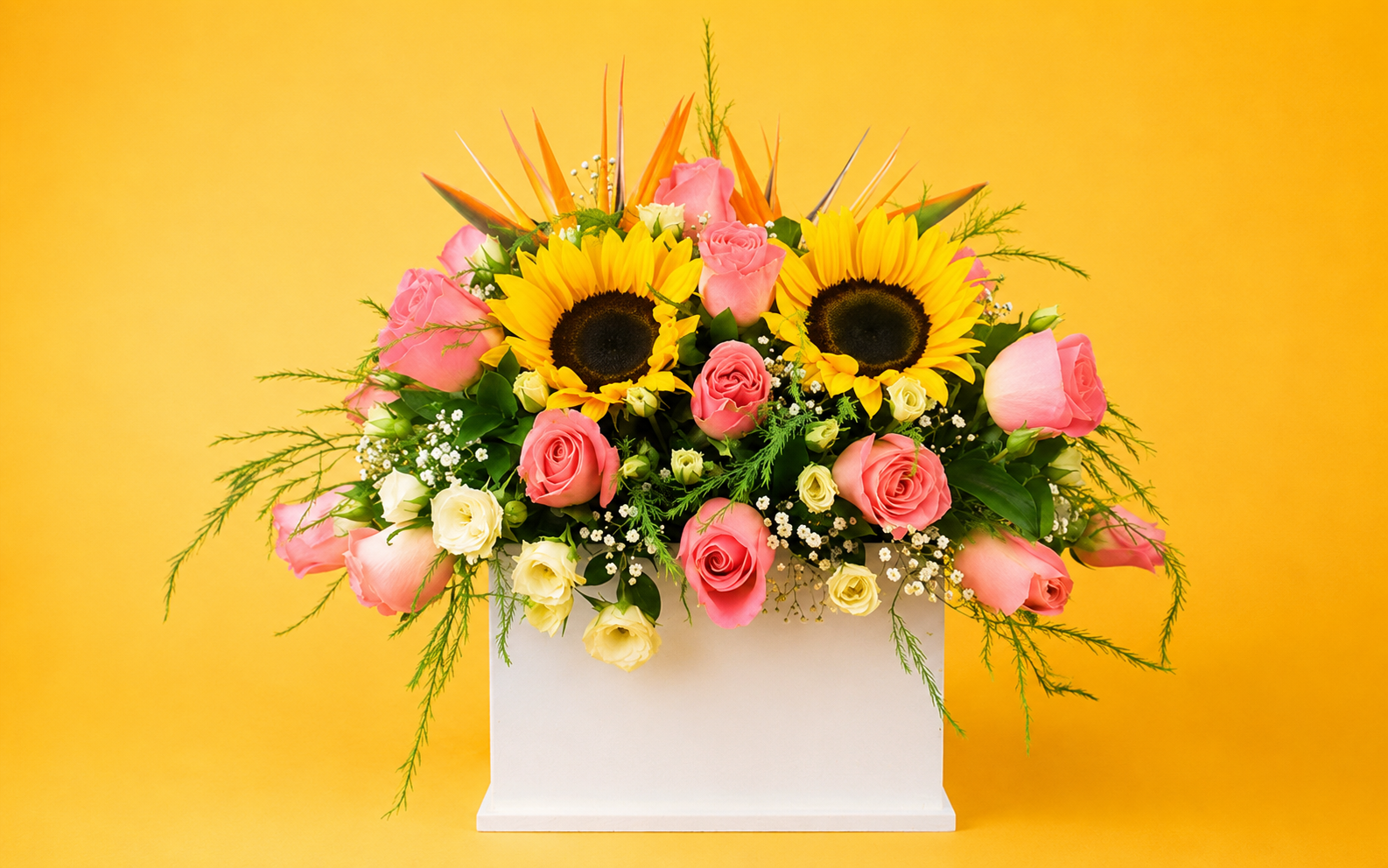 Caja con Girasol y Aves de Paraíso